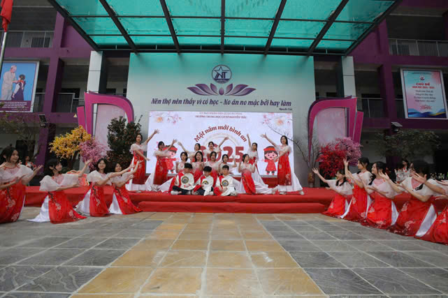 Hội chợ Tết lớp 7A3 - Trường THCS Nguyễn Trãi