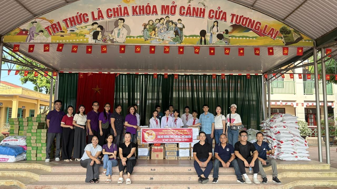 Trường THCS Nguyễn Trãi – Giảng Võ chia ngọt sẻ bùi cùng đồng nghiệp nơi tâm lũ