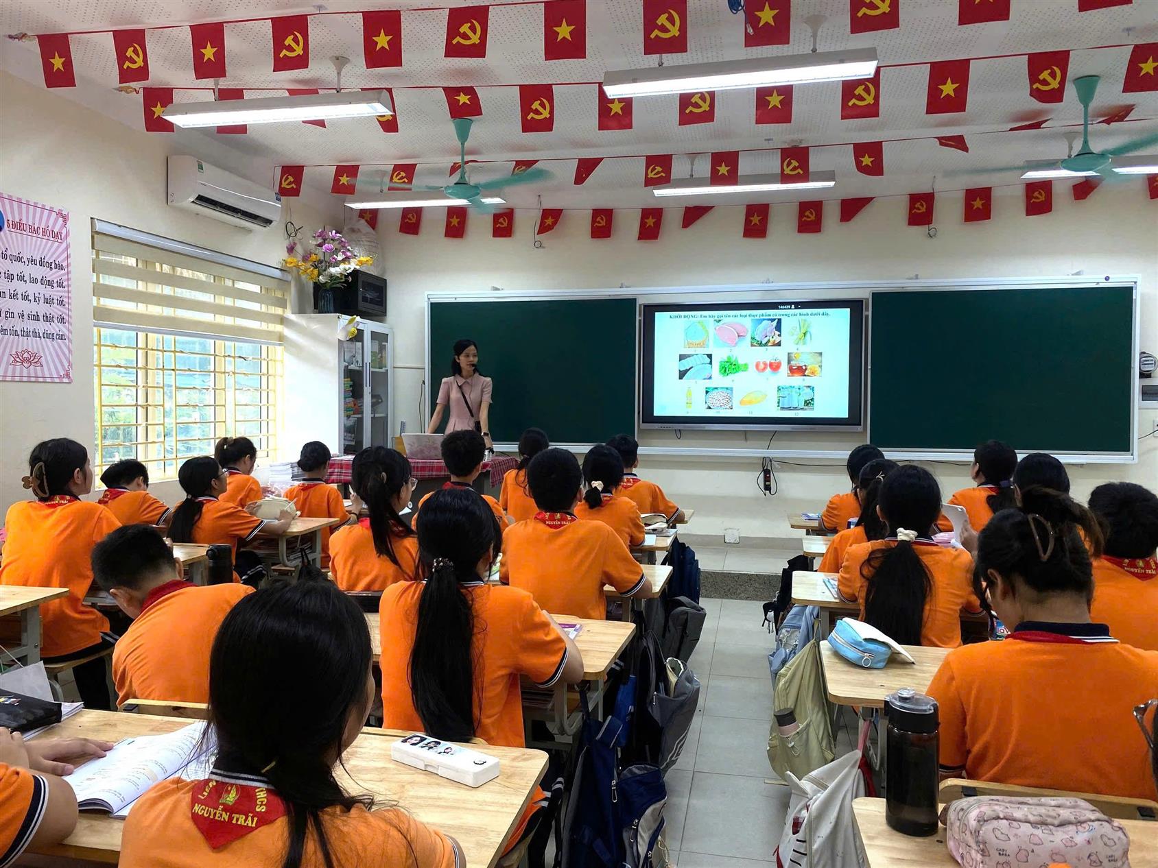 Trường THCS Nguyễn Trãi tích cực ôn tập, sẵn sàng kiểm tra giữa học kì I năm học 2025-2026