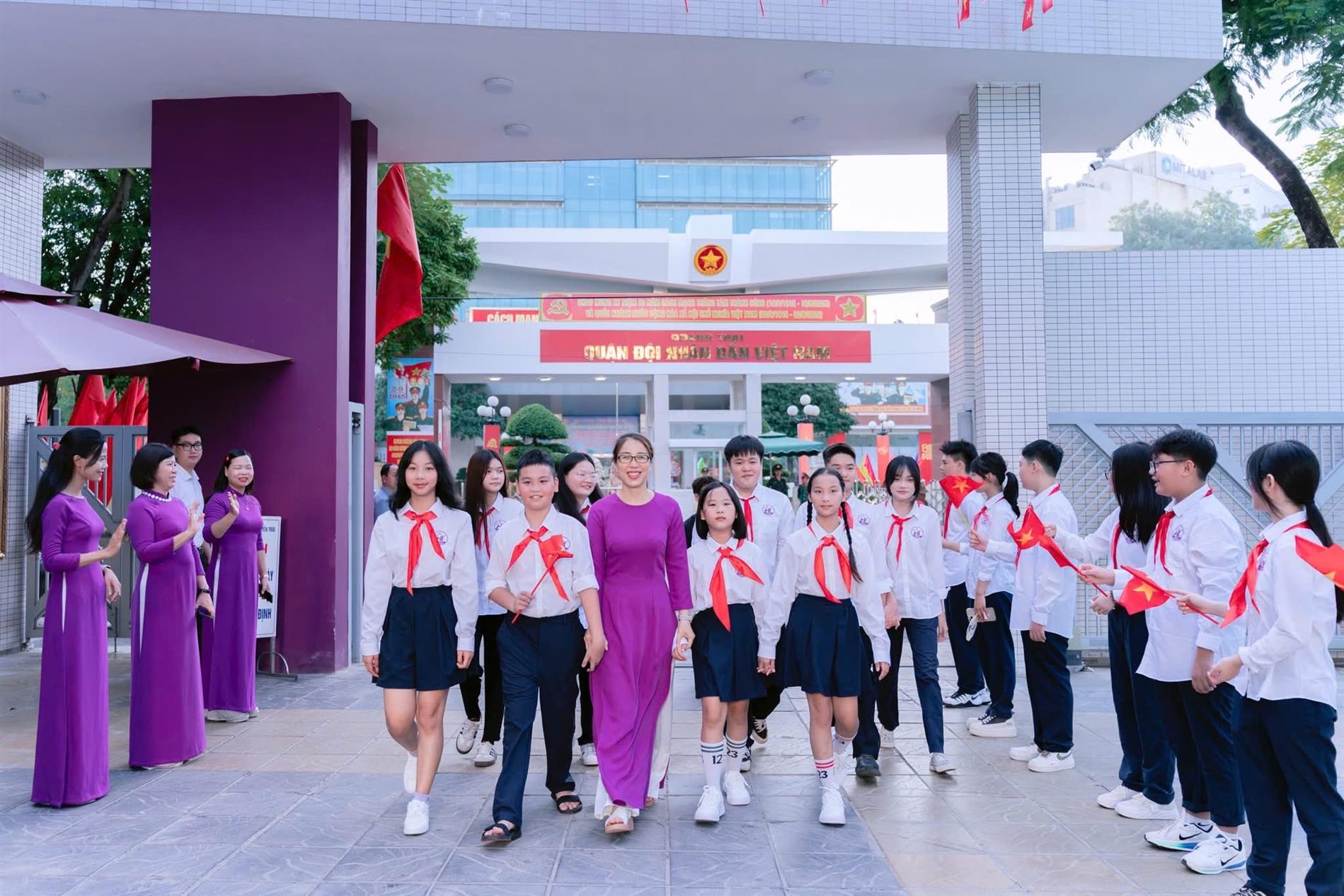 Dấu yêu tri ân – khi tình cảm học trò hóa thành những tác phẩm đẹp dành tặng thầy cô!