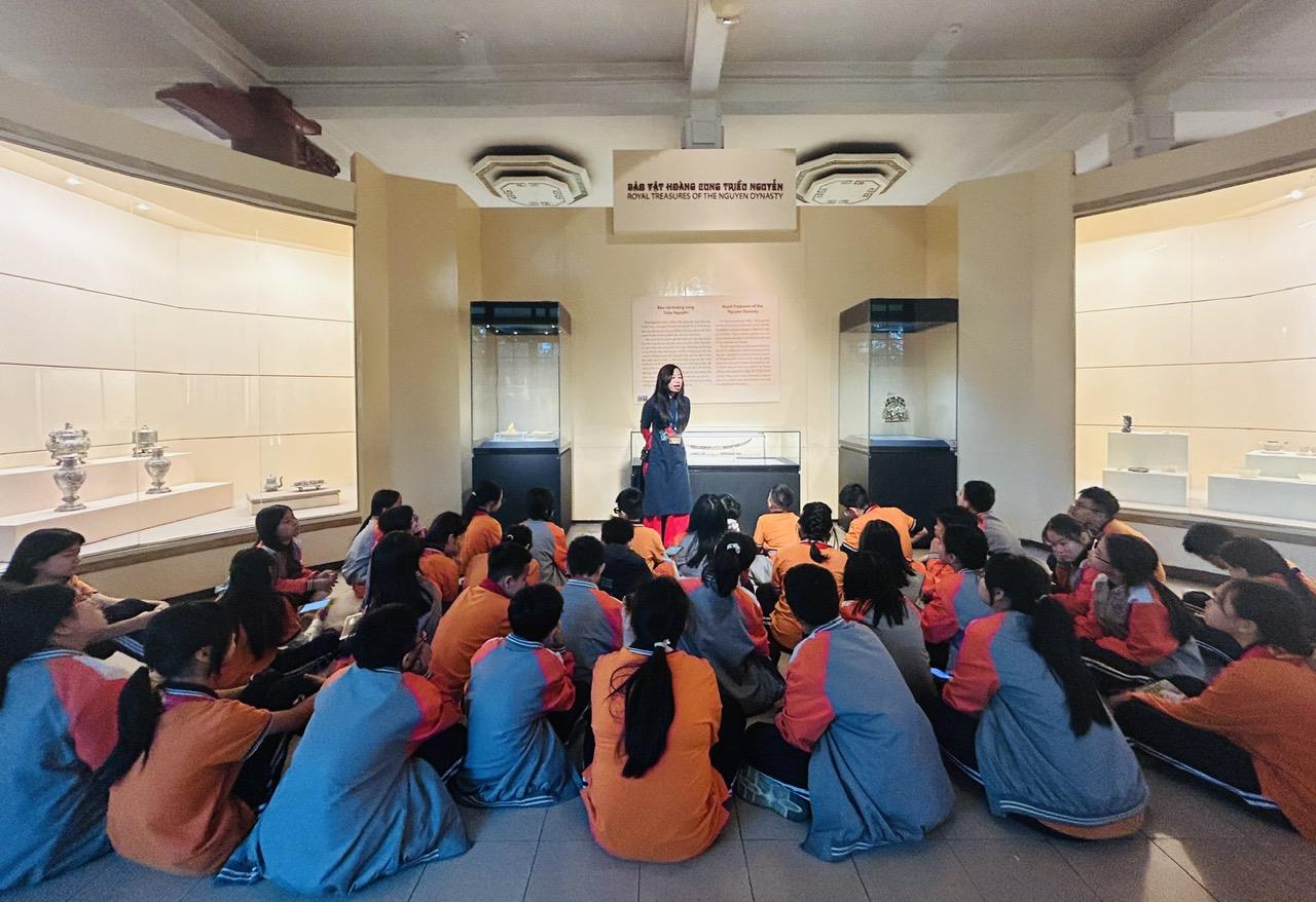 "Chạm tay vào quá khứ": Lớp 6A6 và hành trình đánh thức lịch sử đầy cảm xúc tại bảo tàng lịch sử quốc gia
