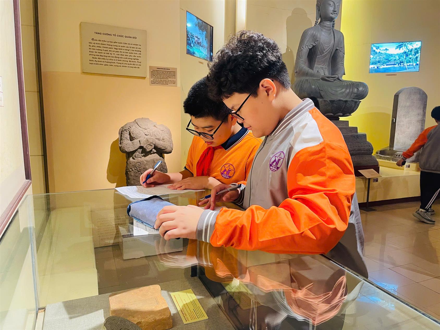 Cảm xúc khó quên của tập thể 6A3 tại bảo tàng lịch sử quốc gia