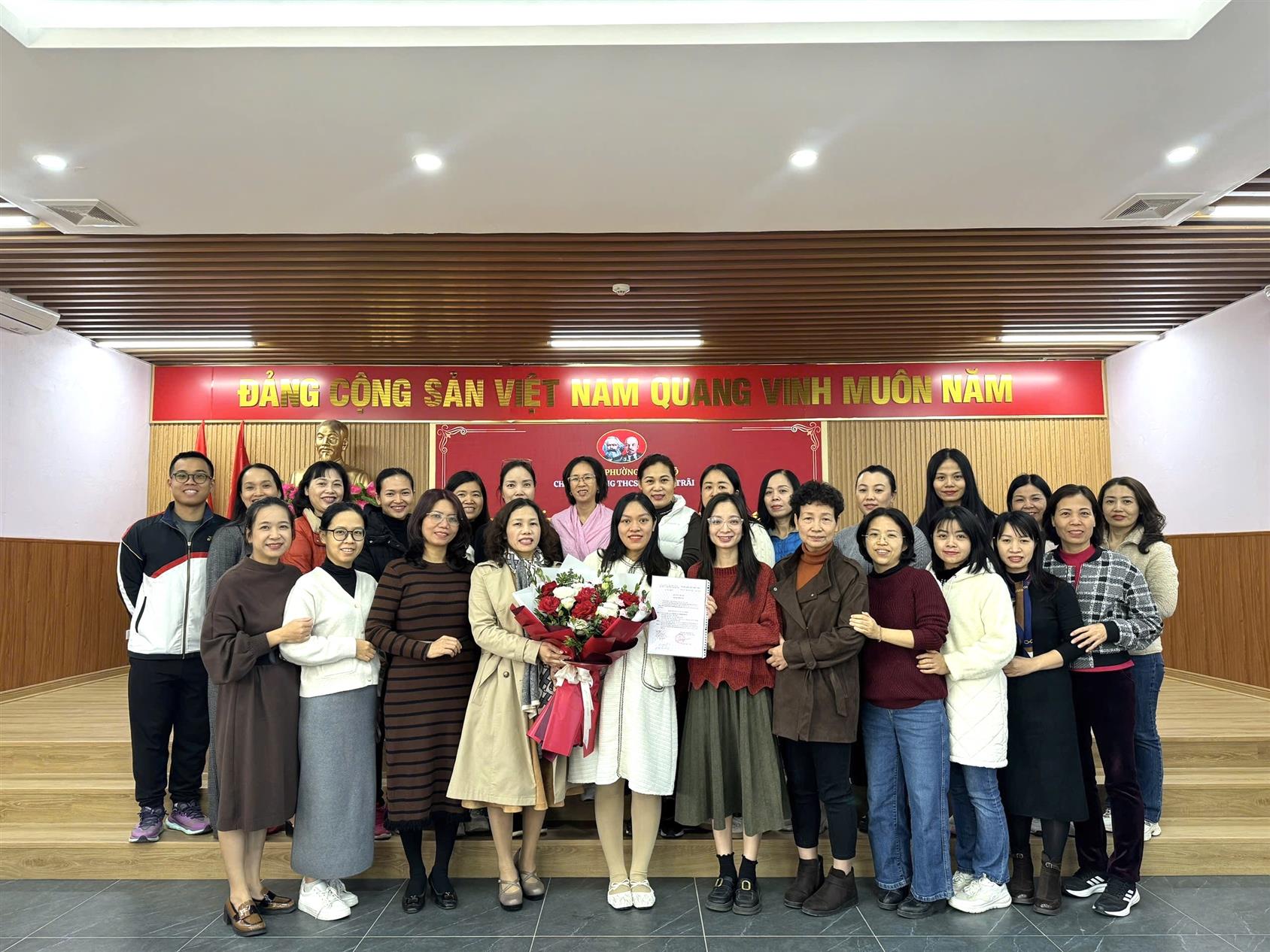 Chi bộ trường THCS Nguyễn Trãi tổ chức lễ kết nạp Đảng viên mới