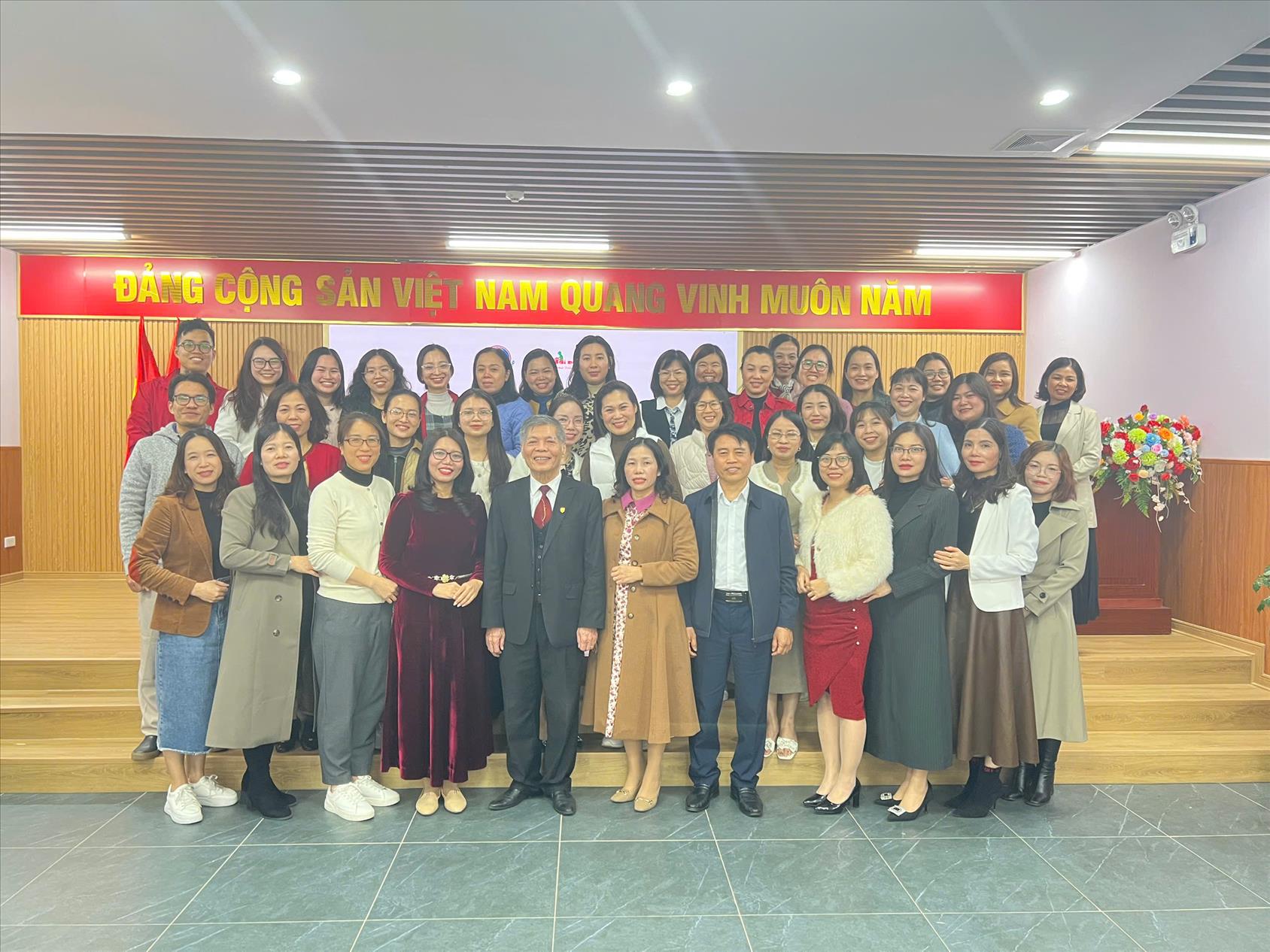 Tập huấn chuyên đề “Ứng xử của giáo viên trước những yêu cầu của xã hội thời kì kỉ nguyên số” tại trường THCS Nguyễn Trãi