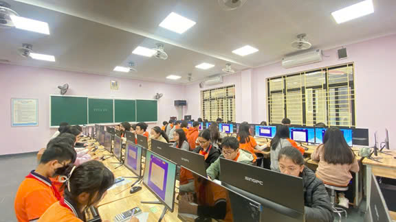 Tập thể lớp 7A2 hào hứng tranh tài tại Đấu trường Toán học VioEdu: Vòng thi cấp trường