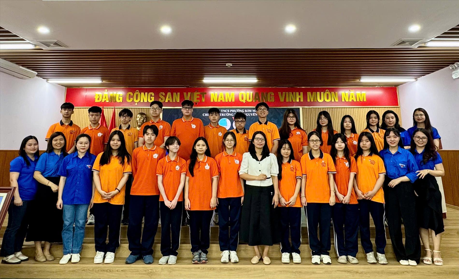 Rực sắc sắc áo xanh – Chào đón 21 đoàn viên mới trường THCS Nguyễn Trãi