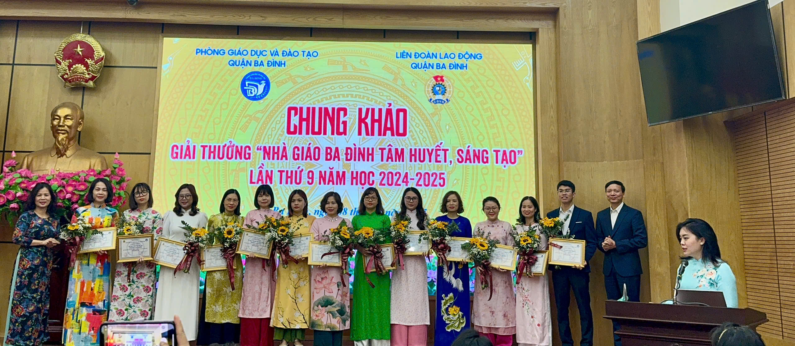 Vinh danh cô Hoàng Thị Vân Anh – Giáo viên THCS Nguyễn Trãi đạt danh hiệu “Nhà giáo Ba Đình Tâm huyết - Sáng tạo”