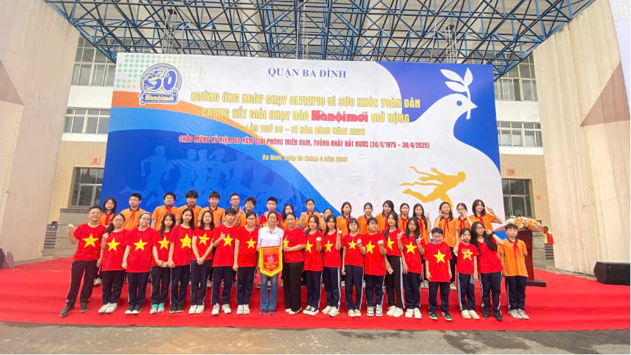 Trường THCS Nguyễn Trãi hưởng ứng Giải chạy Báo Hànộimới mở rộng Lần thứ 50 – Vì Hòa Bình lần thứ 50