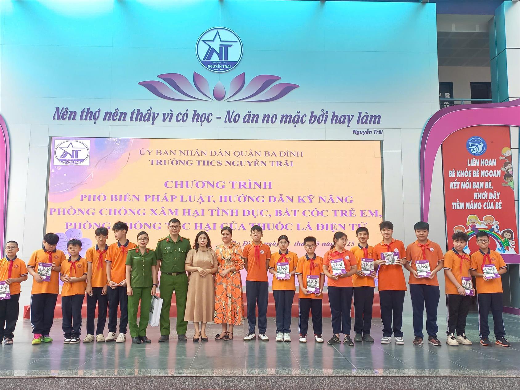 Cảnh sát nhân dân đồng hành cùng học sinh THCS Nguyễn Trãi: Trang bị kiến thức pháp luật và kỹ năng tự bảo vệ thiết yếu