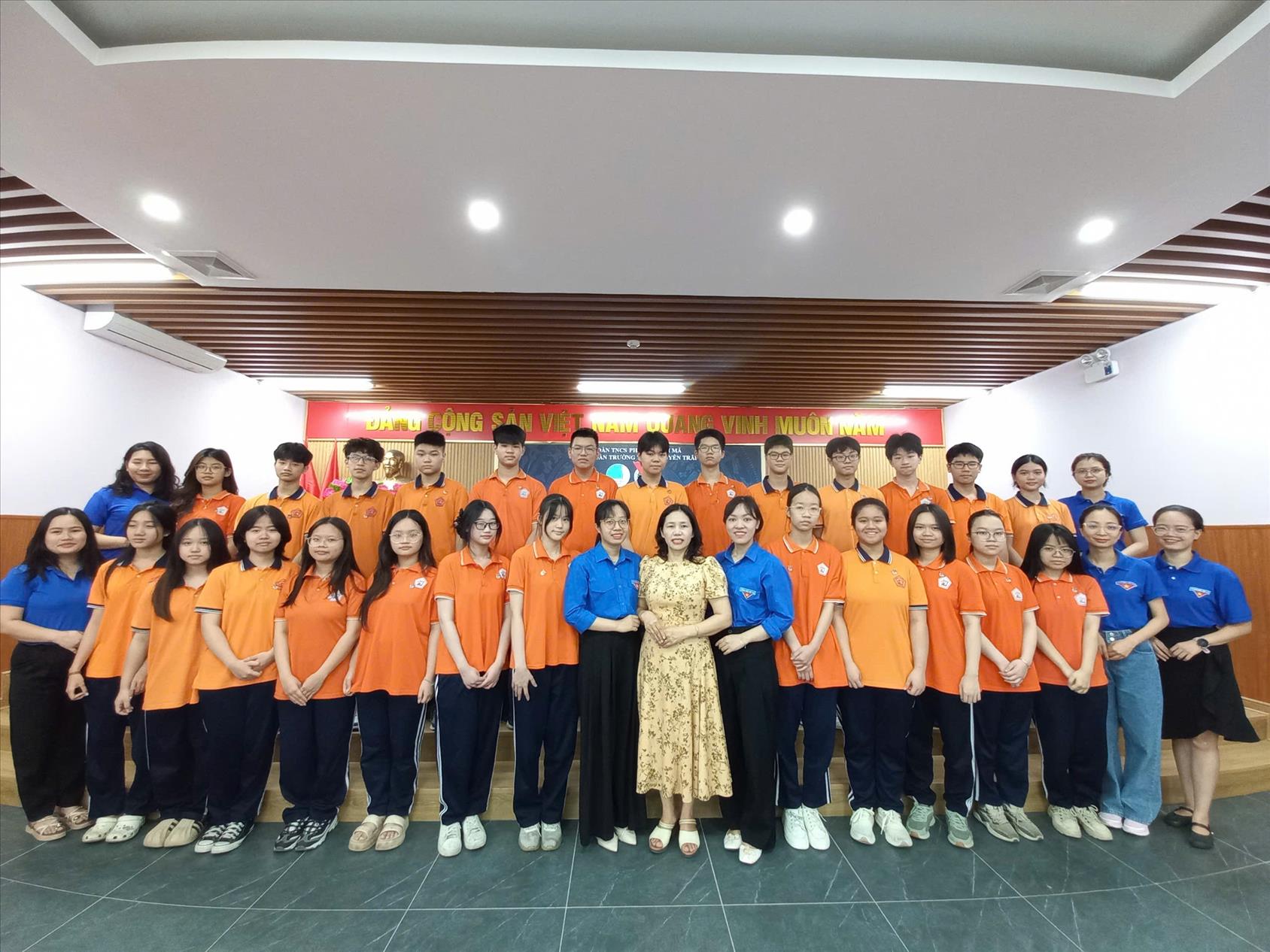 THCS Nguyễn Trãi tổ chức lễ kết nạp Đoàn viên mới – Dấu ấn thiêng liêng trong ngày sinh nhật Bác