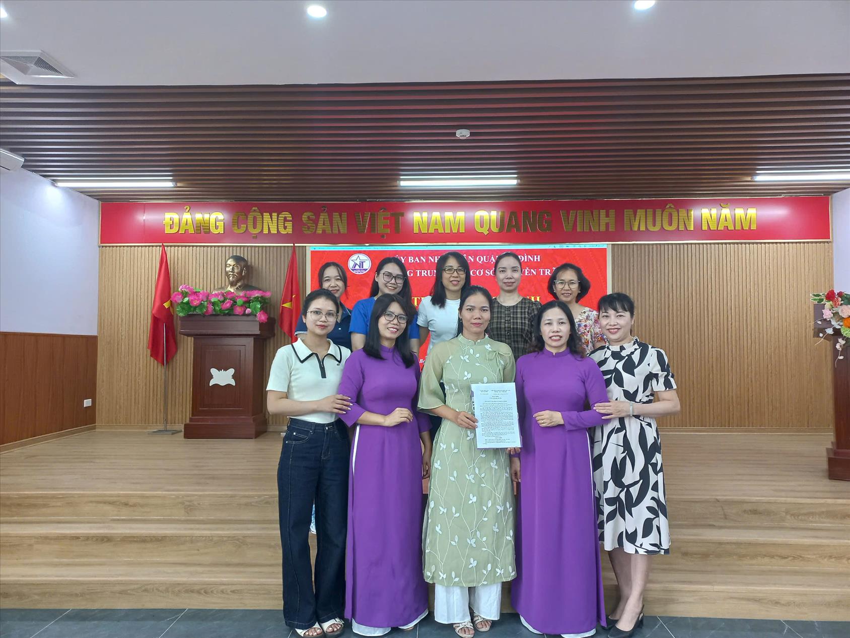 Lễ trao quyết định Tuyển dụng viên chức tại trường THCS Nguyễn Trãi