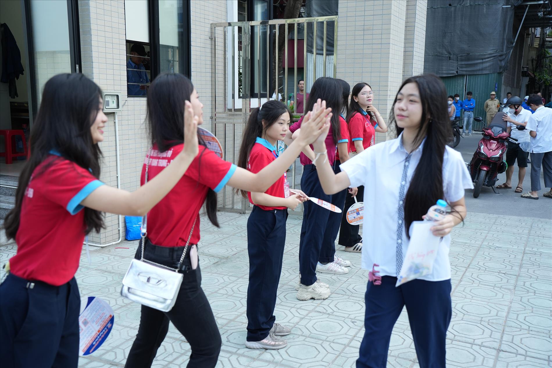 Chi tiết điểm chuẩn vào lớp 10 các trường THPT công lập Hà Nội