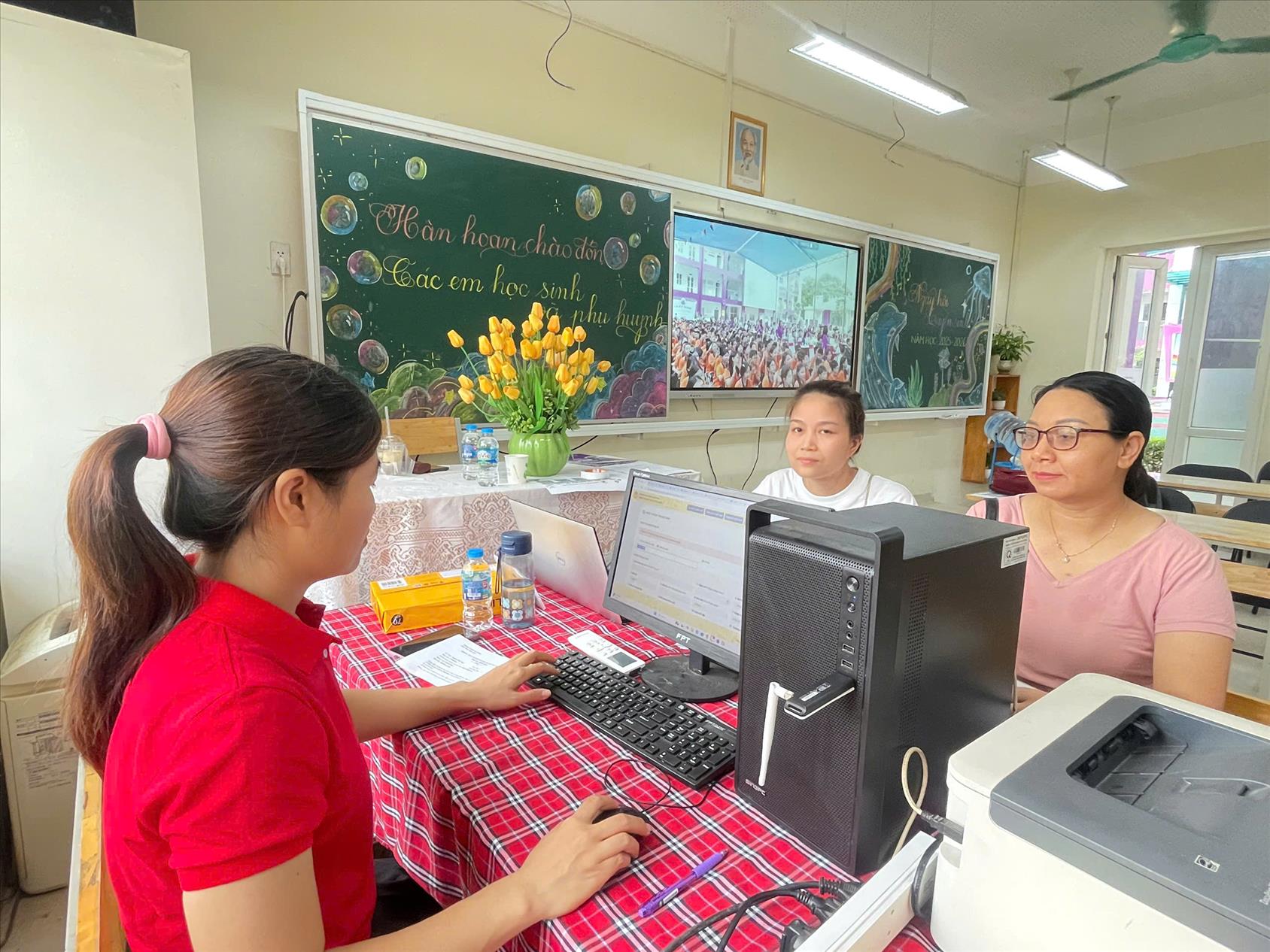 Trường THCS Nguyễn Trãi triển khai hiệu quả công tác hỗ trợ tuyển sinh trực tuyến lớp 6 năm học 2025–2026