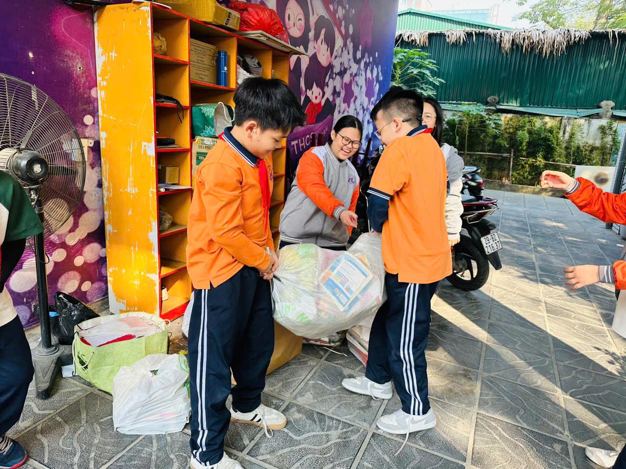 8A2 - Lan tỏa yêu thương từ những điều nhỏ bé.