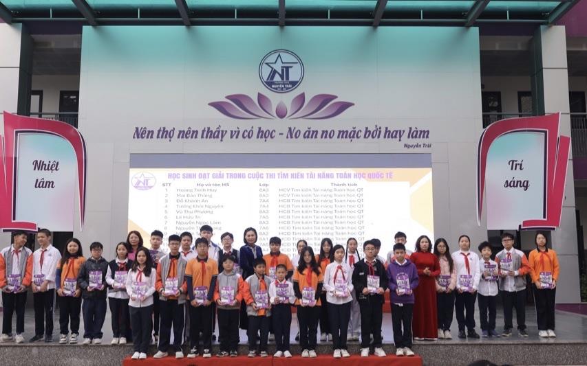 Lễ chúc mừng kết thúc Học kì I của lớp 8A1