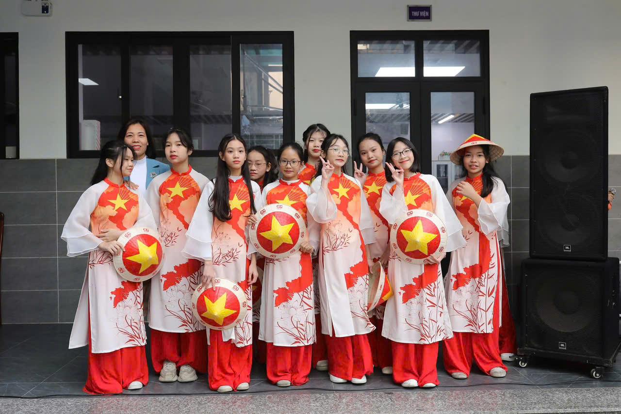 Sơ kết học kì I năm học 2025–2026 Niềm vui của cô và trò lớp 6A2