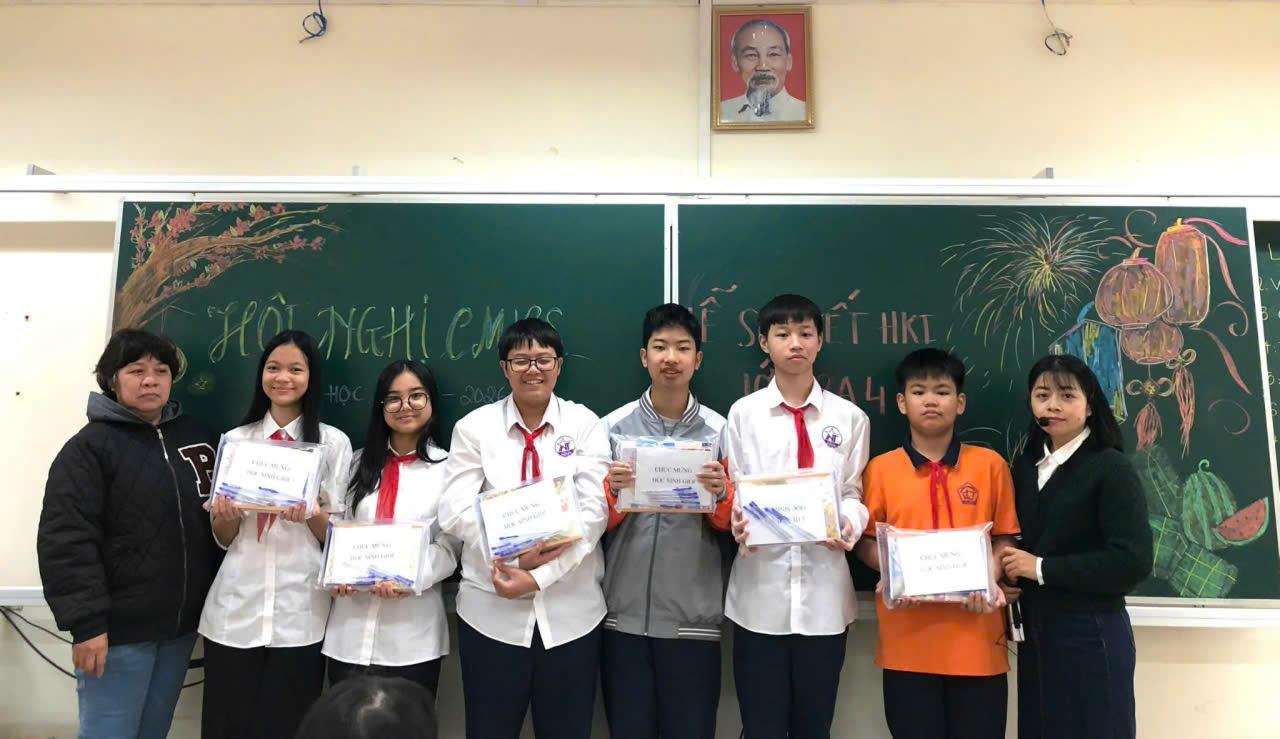 Sơ kết HKI cùng tập thể 8A4 - THCS Nguyễn Trãi