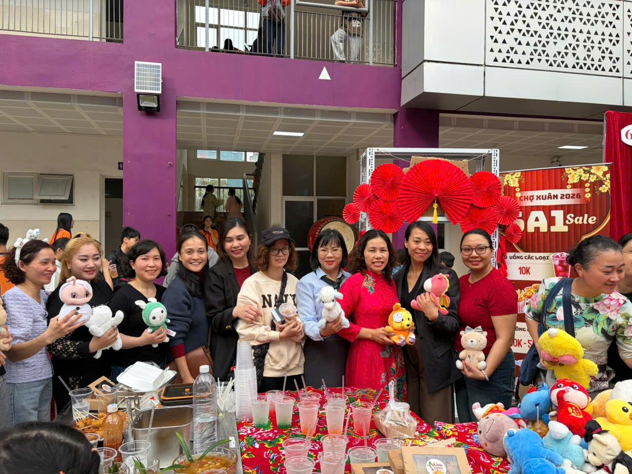 Gian hàng nhỏ – niềm vui to to của lớp 6A1 trong hội chợ xuân 2026