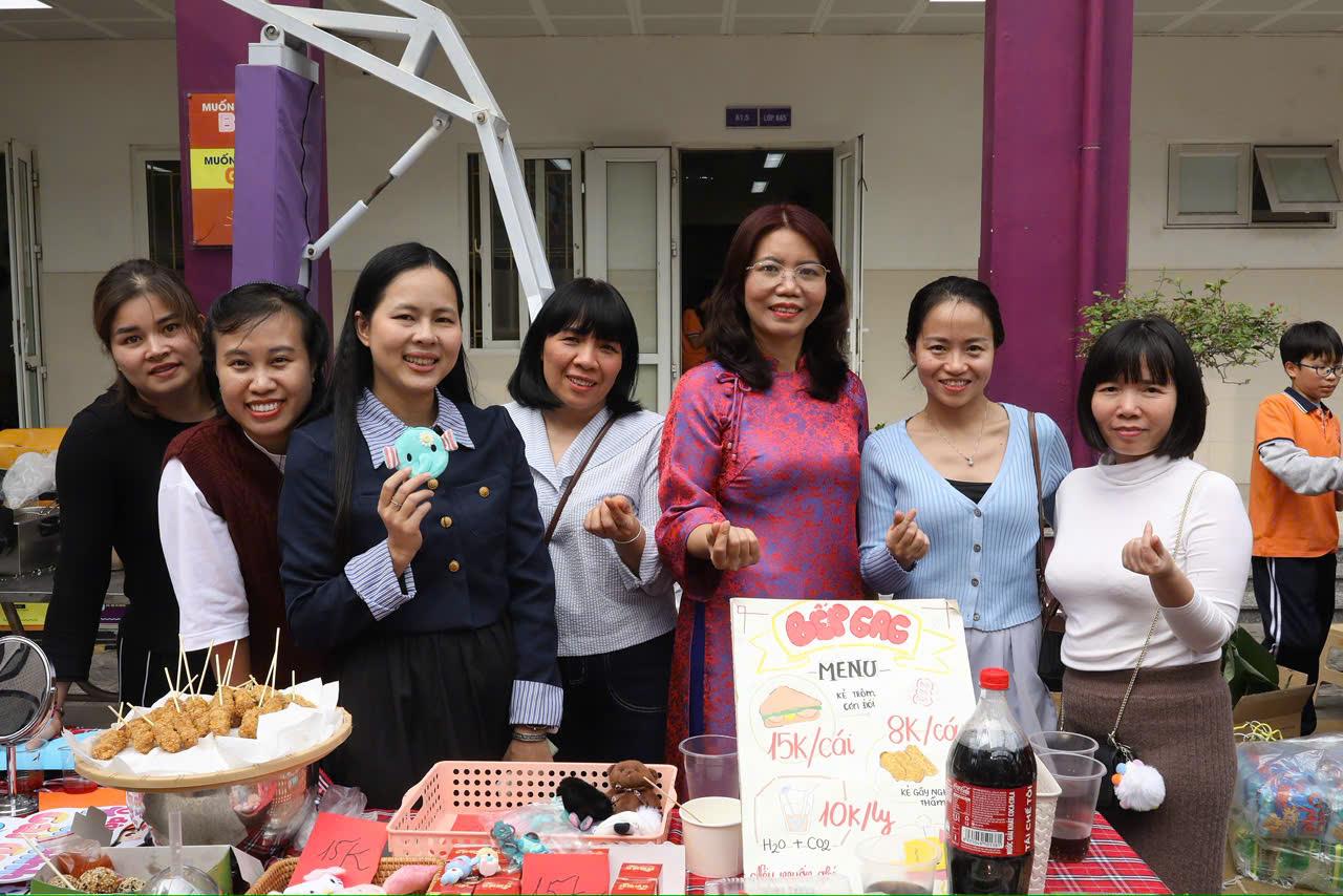 Chào xuân 2026: Rực rỡ niềm vui trong mắt các bạn nhỏ lớp 6A6