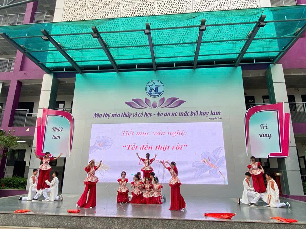 Chào mừng Ngày Quốc tế Phụ nữ 8.3 tại trường THCS Nguyễn Trãi