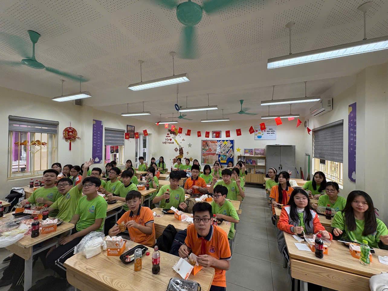 Buổi liên hoan ý nghĩa của tập thể 8A2