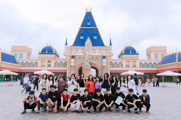 Một ngày trải nghiệm VinWonders Vũ Yên với 9A4