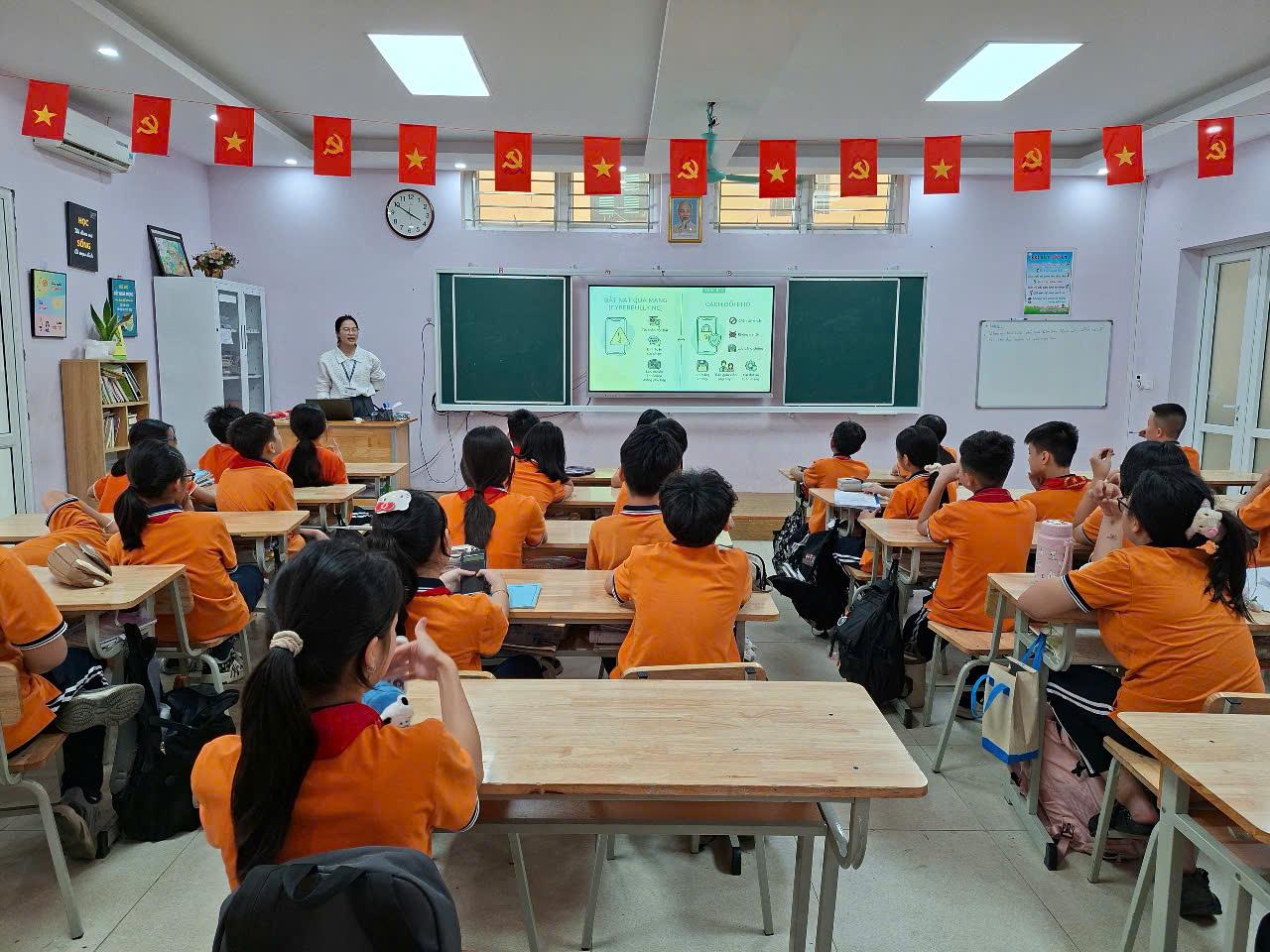 Buổi sinh hoạt chuyên đề lồng ghép giáo dục phòng, chống bạo lực học đường lớp 6A5