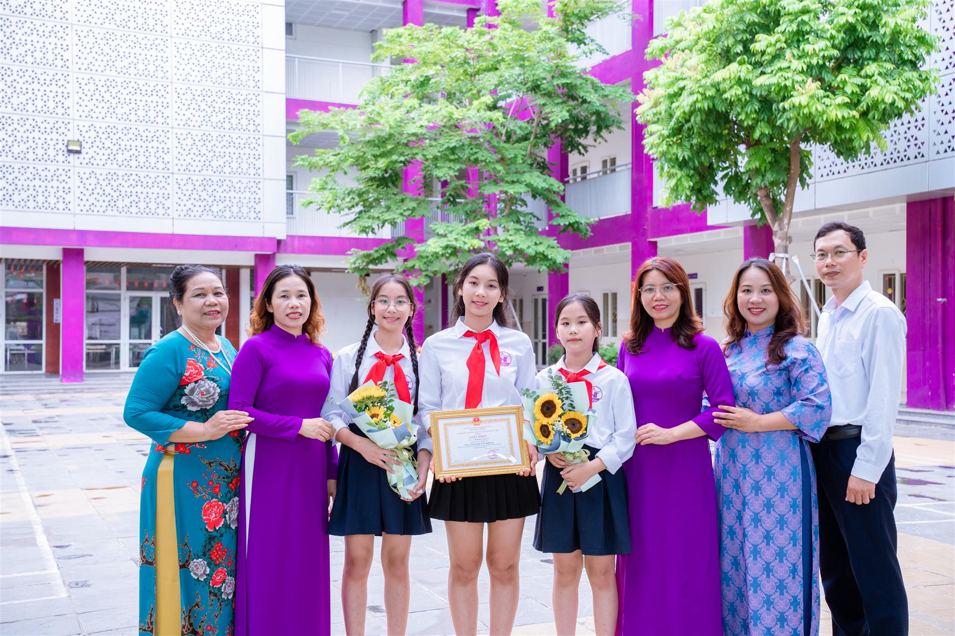 Ngày gia đình Việt Nam 28/6 – Hạnh phúc được lớn lên cùng những trang sách
