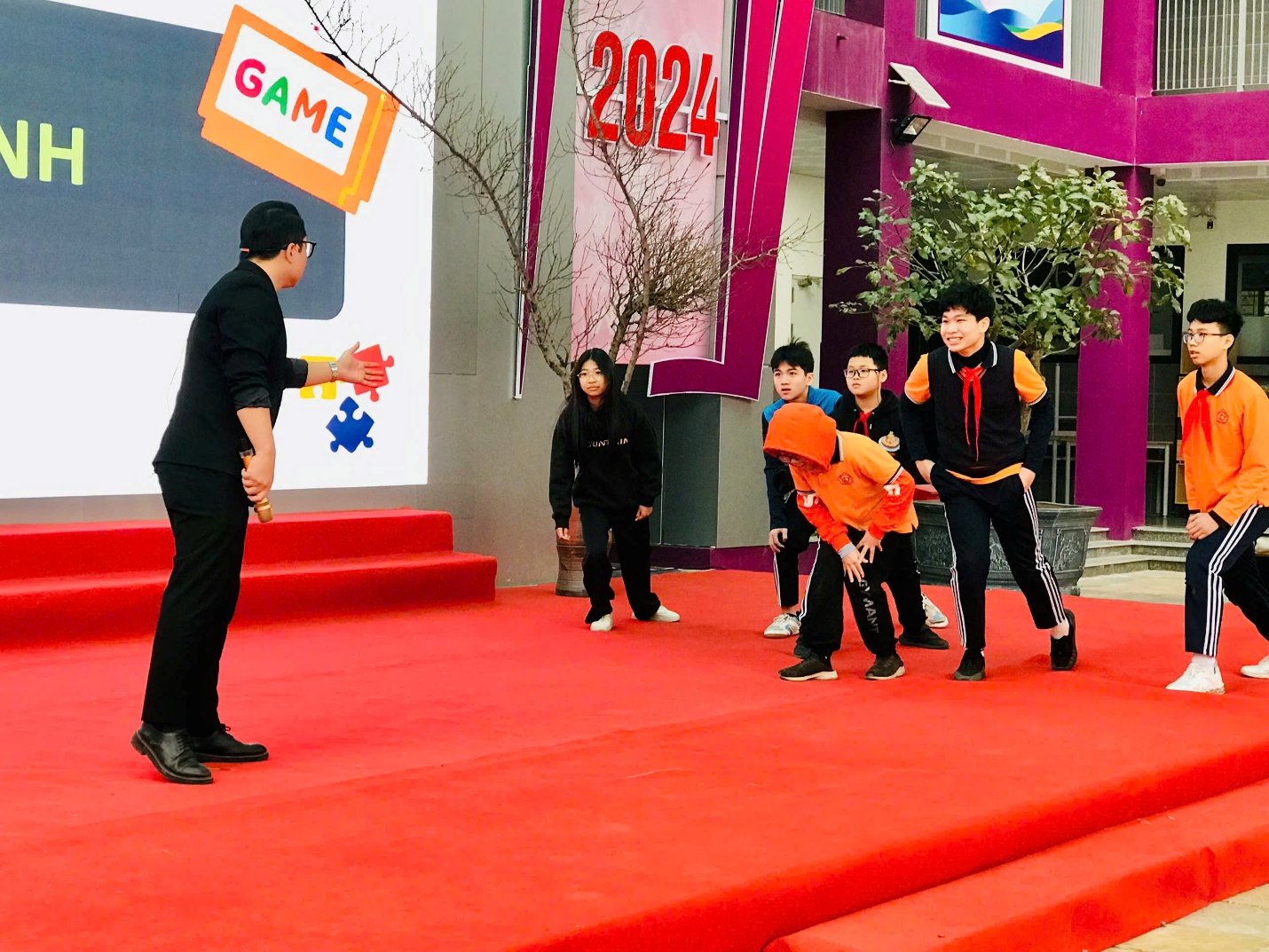 A group of people on a red carpet

Description automatically generated