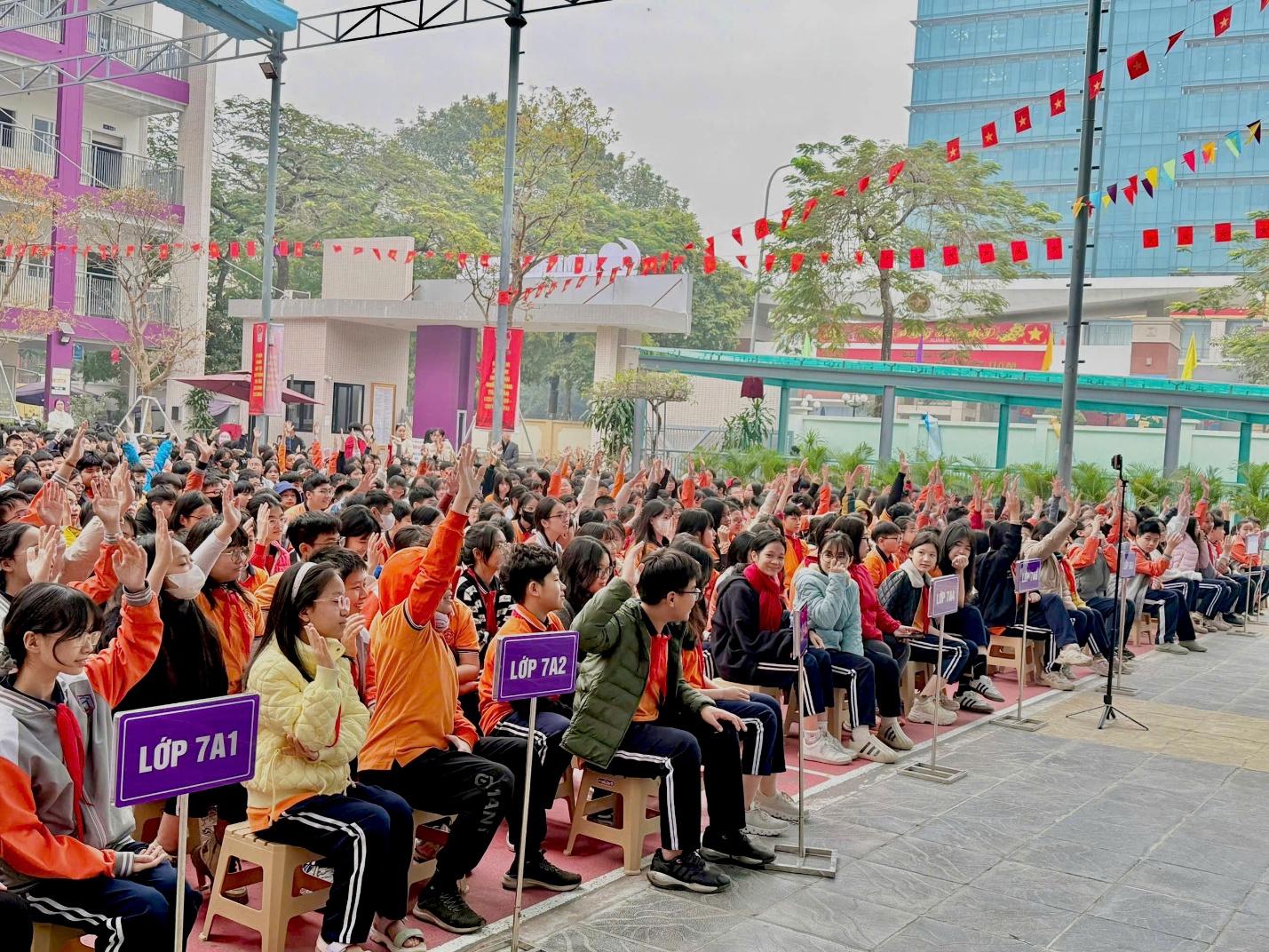 A group of people sitting on chairs

Description automatically generated