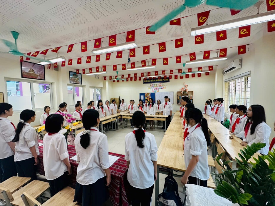 A group of people in a classroom
AI-generated content may be incorrect.