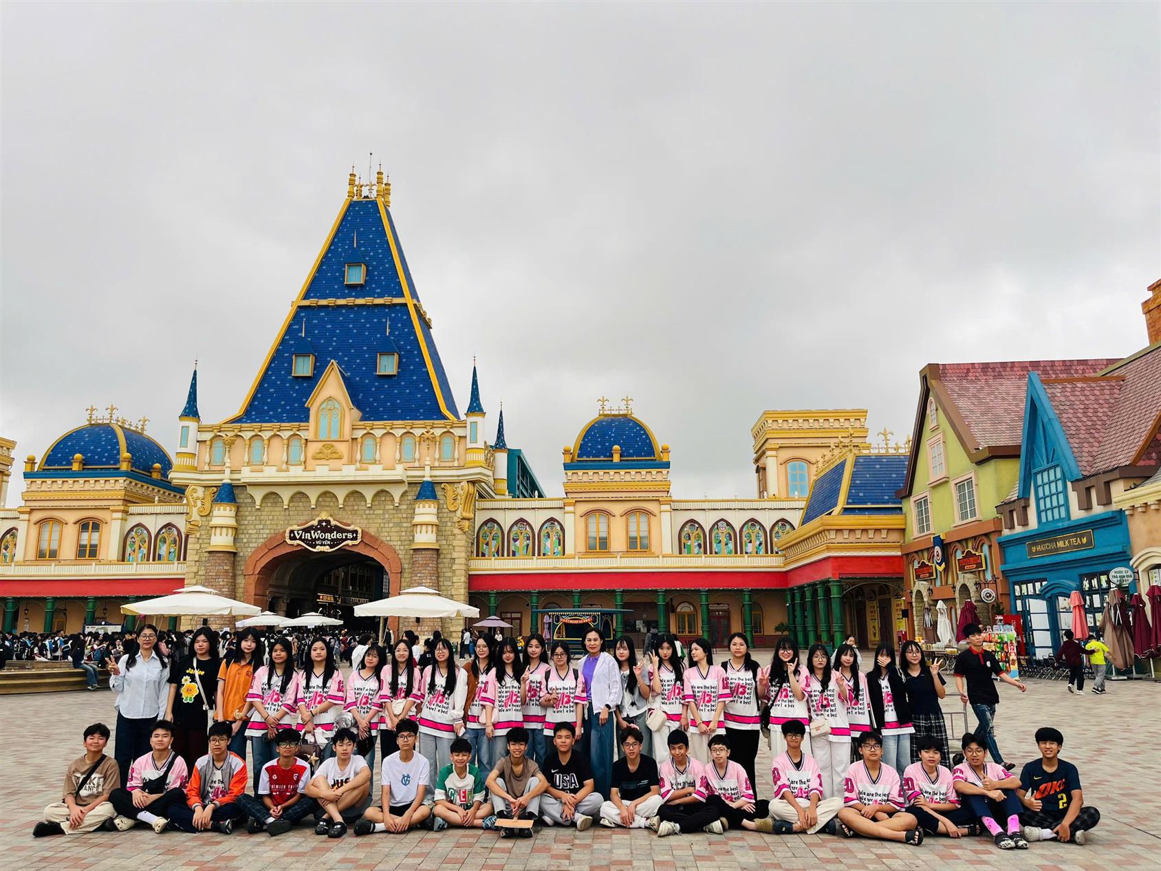 Kỉ niệm chuyến tham quan VinWonders Vũ Yên của lớp 8A3