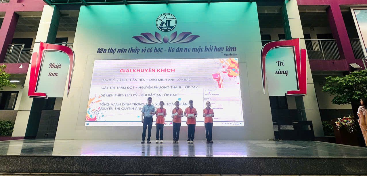 A group of people standing on a stage

AI-generated content may be incorrect.